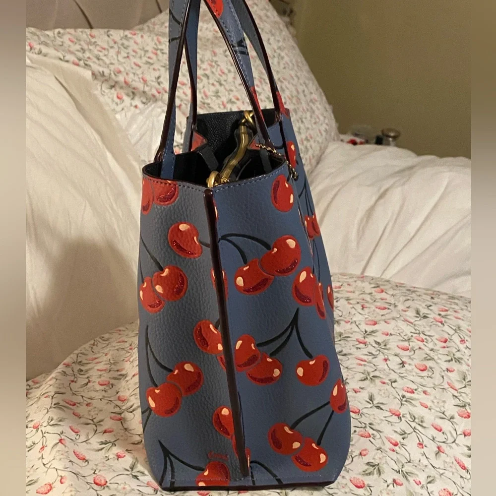 Coach Cherry Willow 24 - Picture 2 of 6